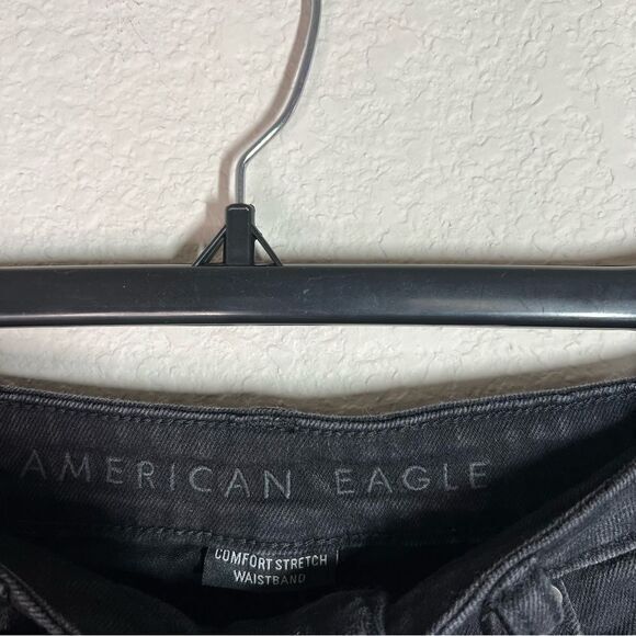 American Eagle Black High Rise‎ Distressed Mom Jeans Women's Size 2 Short - Picture 3 of 8